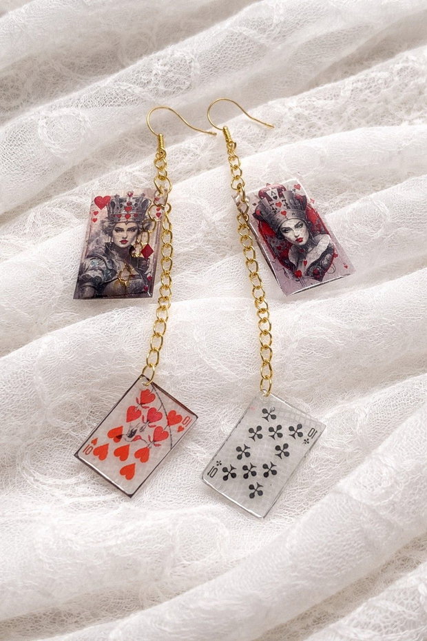 Cercei statement Queen of Hearts cu design cărți de joc 01936