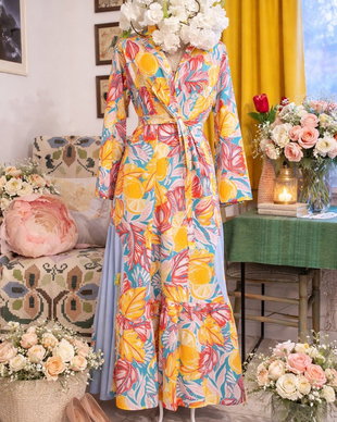 Rochie  lejeră, feminină și plină de culoare
