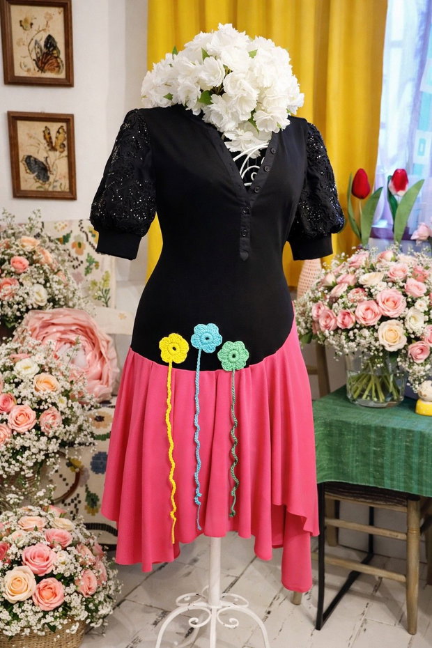Bluză asimetrică din bumbac elastic cu detalii handmade