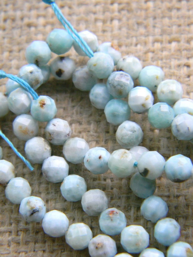 Larimar fatetat 4 mm (F9)