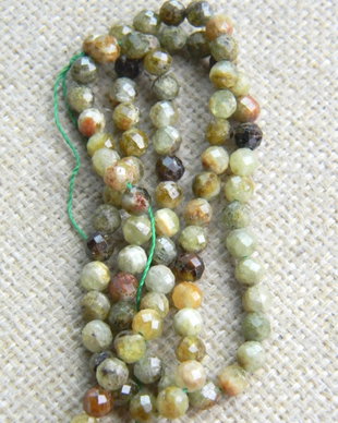 Granat verde fatetat 5 mm (F5)