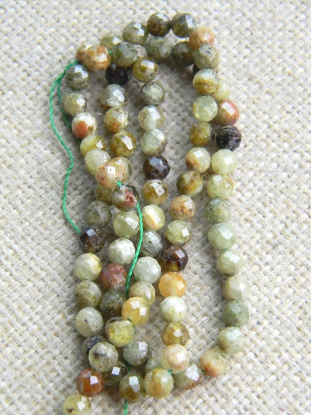 Granat verde fatetat 5 mm (F5)