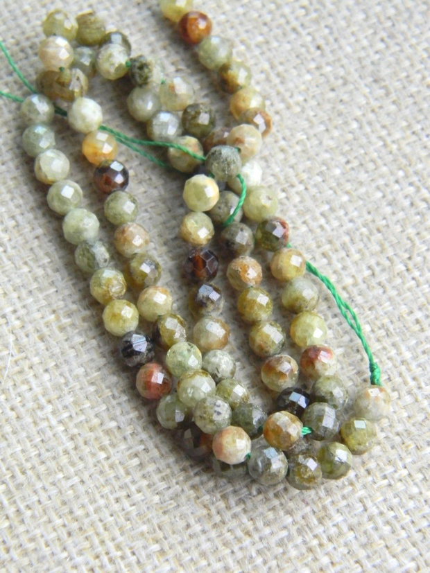 Granat verde fatetat 5 mm (F5)