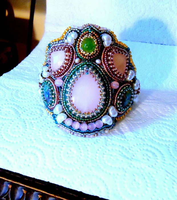 Reducere 50%/ Bratara brodata fixă cuart roze, perle baroq, agate mos flash,