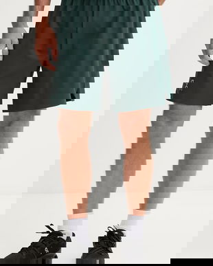 On pantaloni scurți sport pentru bărbați