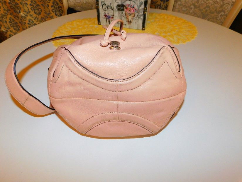 Brand NAVY BOAT,  geanta  roz pudra,   piele  naturala  deosebita,
