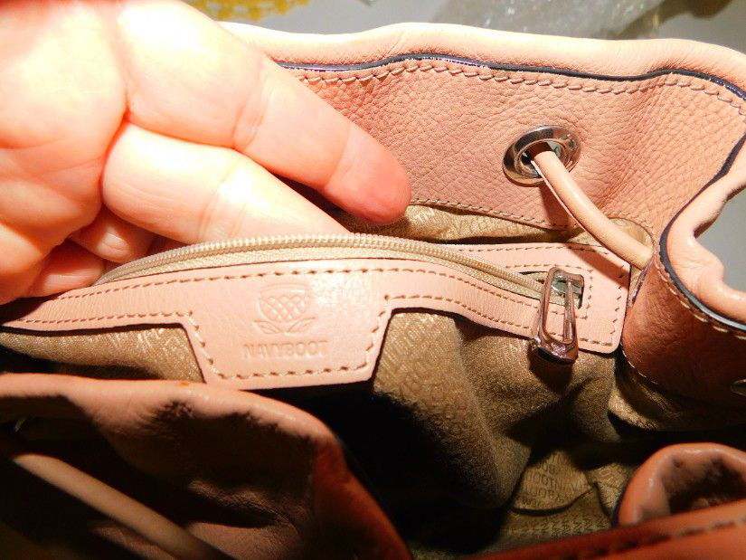 Brand NAVY BOAT,  geanta  roz pudra,   piele  naturala  deosebita,