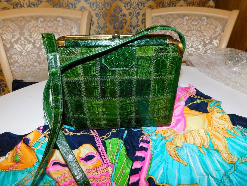 Poseta  vintage deosebita piele  crocodil.  tip caseta, esarfa matase naturala Codello, noua, cadou