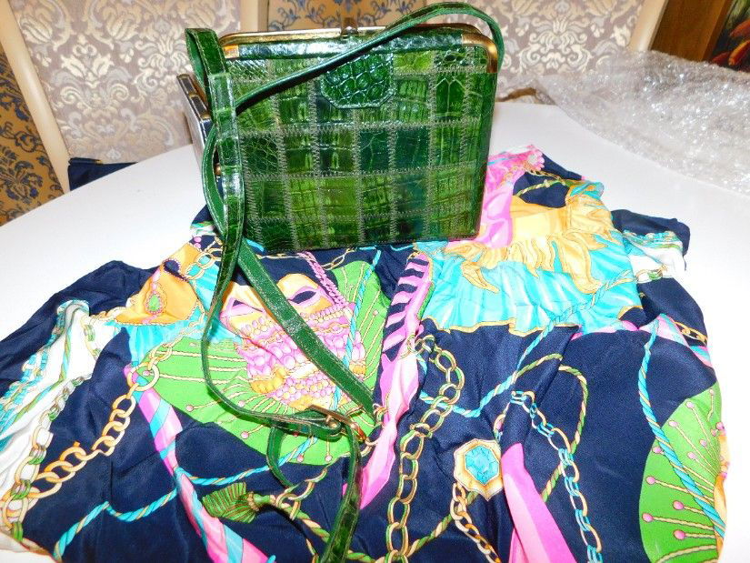 Poseta  vintage deosebita piele  crocodil.  tip caseta, esarfa matase naturala Codello, noua, cadou