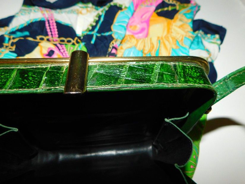 Poseta  vintage deosebita piele  crocodil.  tip caseta, esarfa matase naturala Codello, noua, cadou