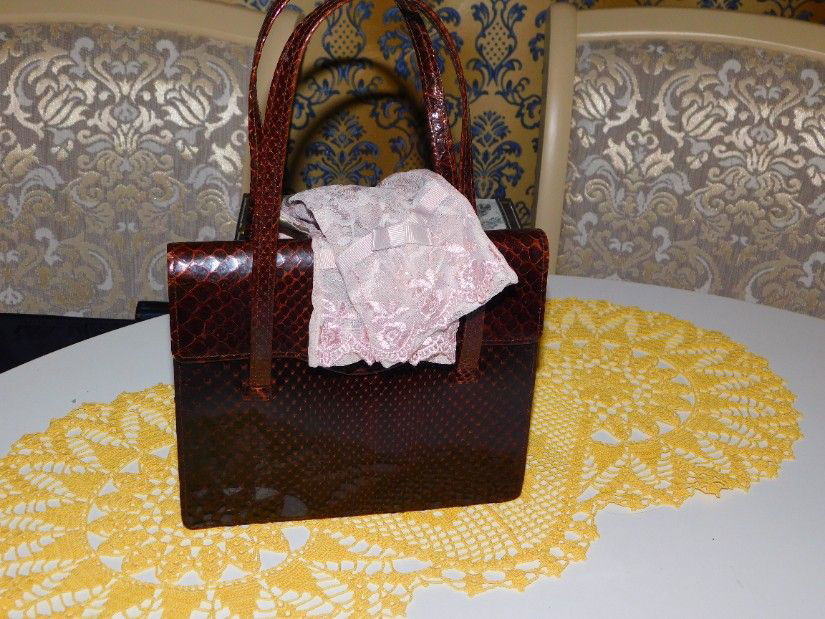 Poseta  delicata  sarpe, vintage , neutilizata, manusi  noi dantela  cadou