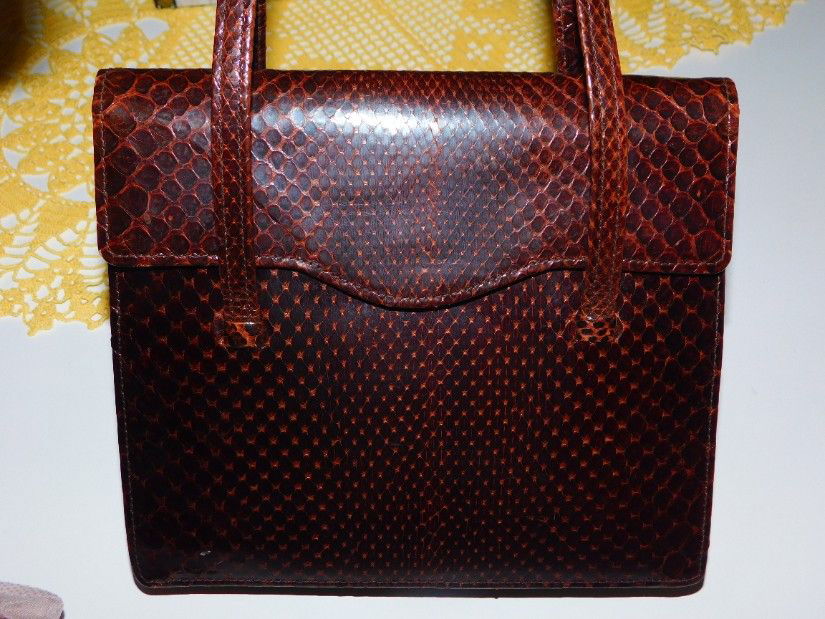 Poseta  delicata  sarpe, vintage , neutilizata, manusi  noi dantela  cadou