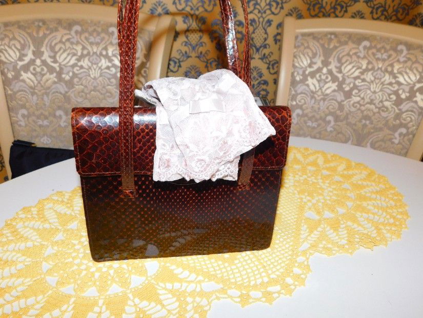 Poseta  delicata  sarpe, vintage , neutilizata, manusi  noi dantela  cadou