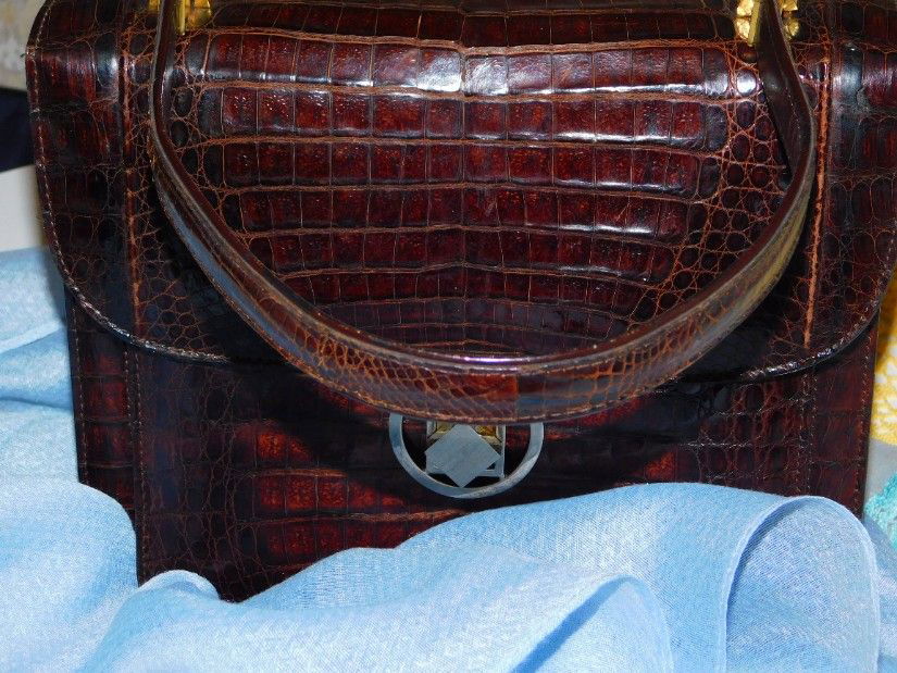 Poseta vintage  Spania , brand Perez, piele   sarpe,  esarfa noua  matase brodata , cadou