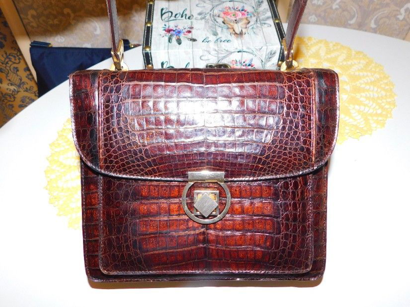 Poseta vintage  Spania , brand Perez, piele   sarpe,  esarfa noua  matase brodata , cadou