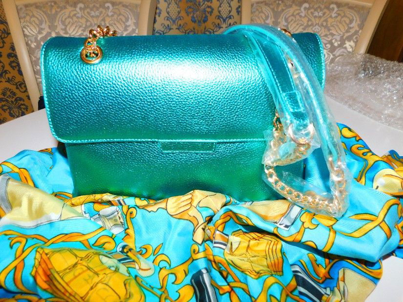 Poseta noua Italia,  etichete atasate, culoare  vibranta , cadou esarfa matase naturala designer