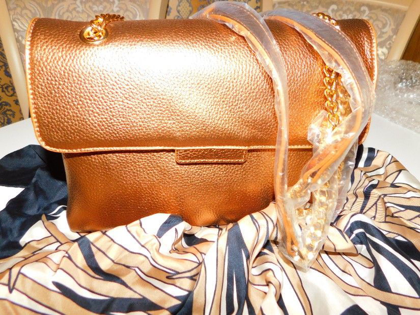 Poseta noua Italia ,  material  satinat, superba , esarfa matase naturala  cadou