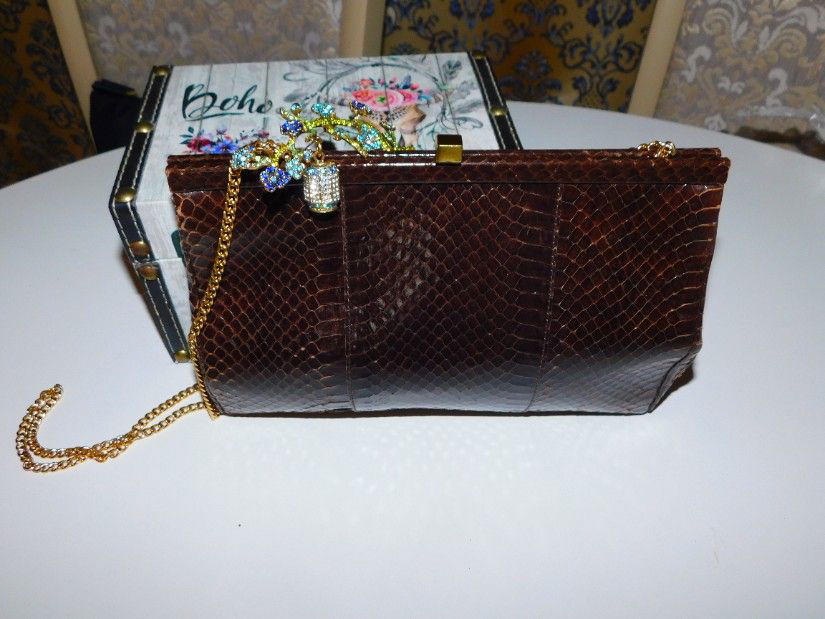 Poseta vintage  piele sarpe, plic sau de umar,  brosa deosebita cadou