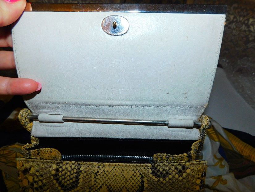 Poseta  rara, interbelica, sarpe  natural, stare perfecta,  spectaculoasa,  portmoneu asortat din piele sarpe si esarfa matase naturala 110 x110 cm