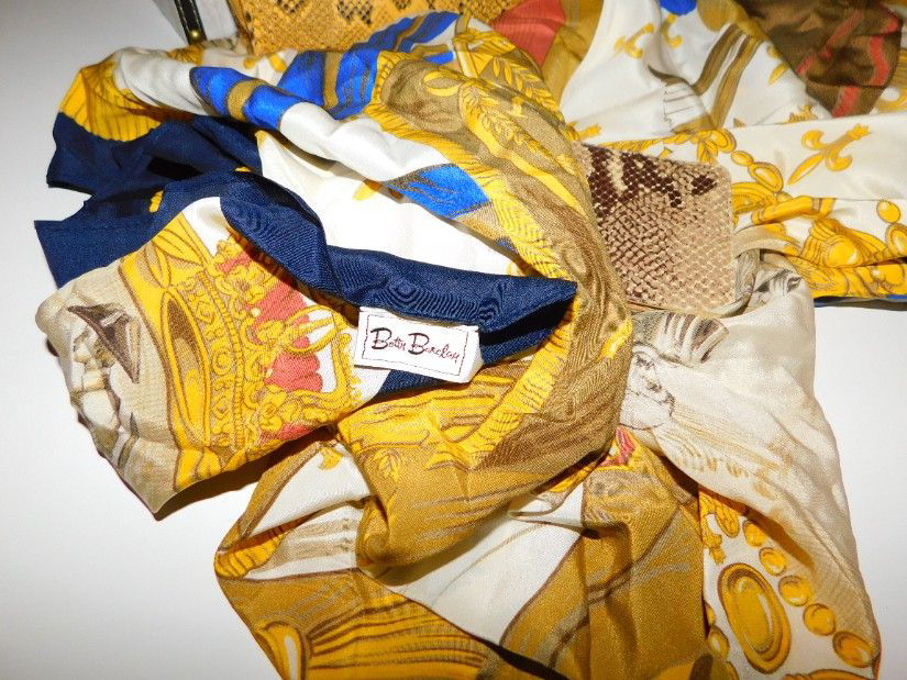 Poseta  rara, interbelica, sarpe  natural, stare perfecta,  spectaculoasa,  portmoneu asortat din piele sarpe si esarfa matase naturala 110 x110 cm