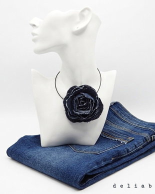 Colier handmade cu floare din denim/blug reciclat  bijuterie unicat eco-friendly (cod1411)