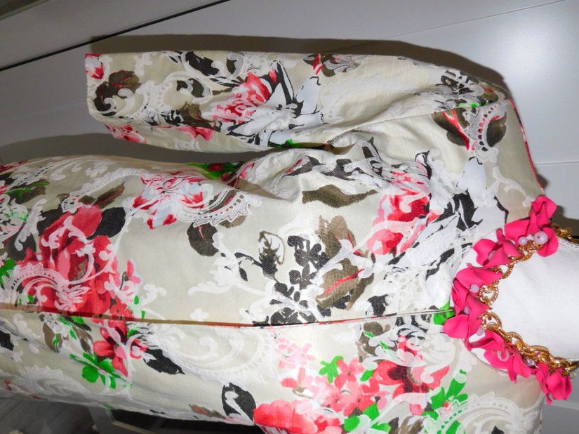 Taior lung Italia, nou,  42 - 44 , deosebit, colier cadou,