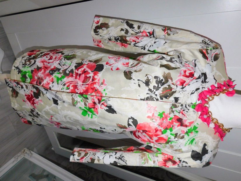 Taior lung Italia, nou,  42 - 44 , deosebit, colier cadou,