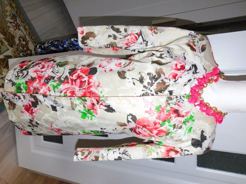 Taior lung Italia, nou,  42 - 44 , deosebit, colier cadou,