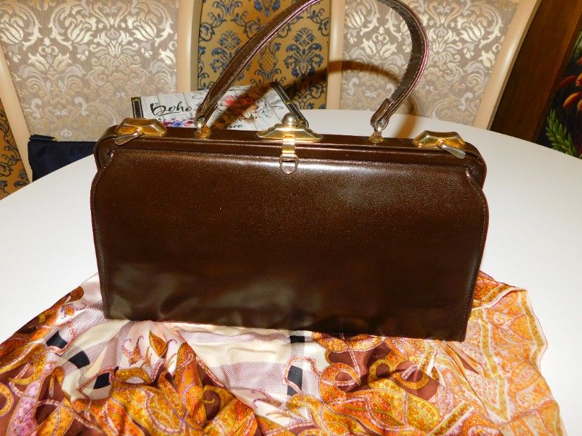 Poseta  vintage  piele naturala , colectie  familie,cadou esarfa  designer matase naturala  asortata