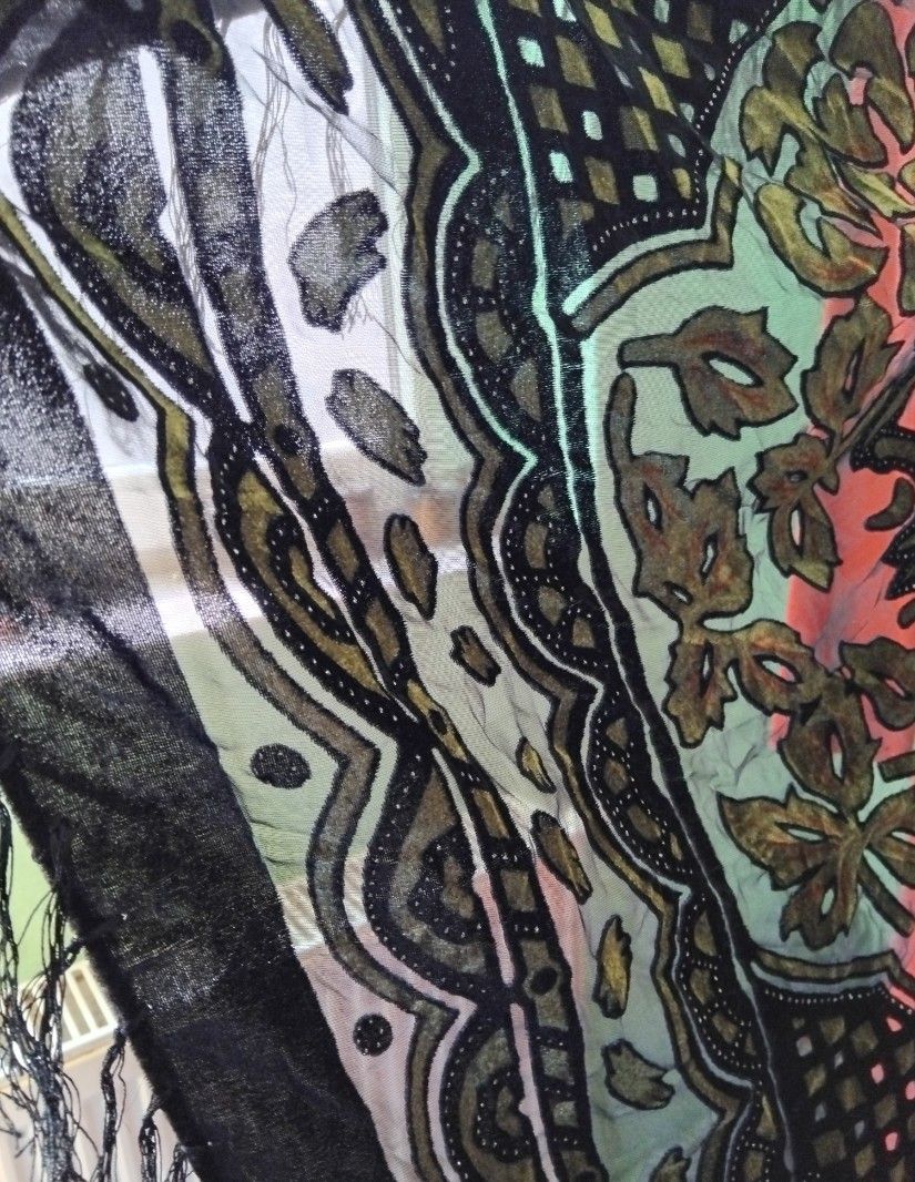 Esarfa cu aplicatii catifea pe voal