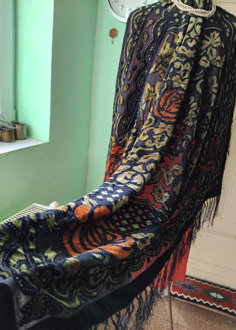 Esarfa cu aplicatii catifea pe voal