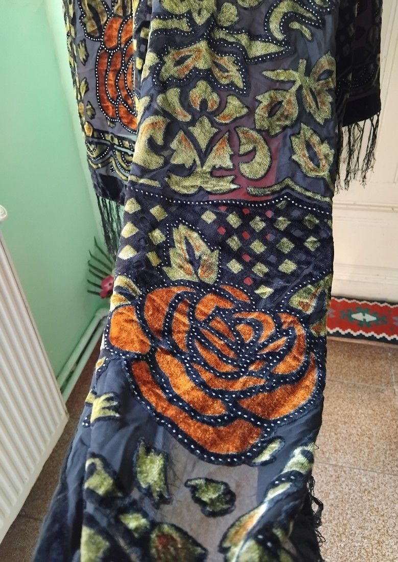 Esarfa cu aplicatii catifea pe voal