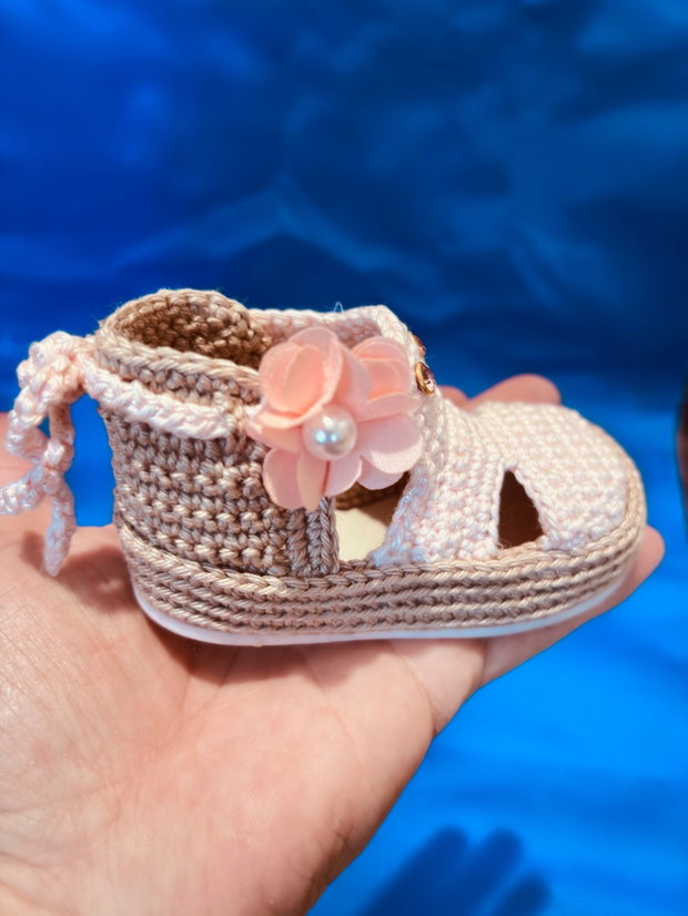 Sandale crosetate bebelusi roz pudrat handmade elegante ElaD