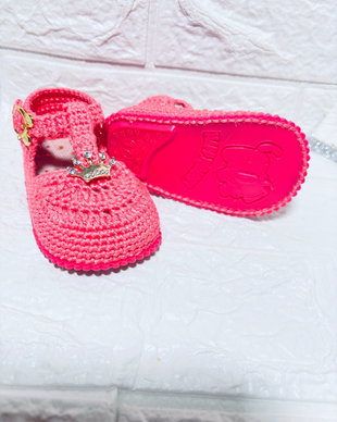 Balerini crosetati bebe roz neon handmade eleganti cu coronita ElaD