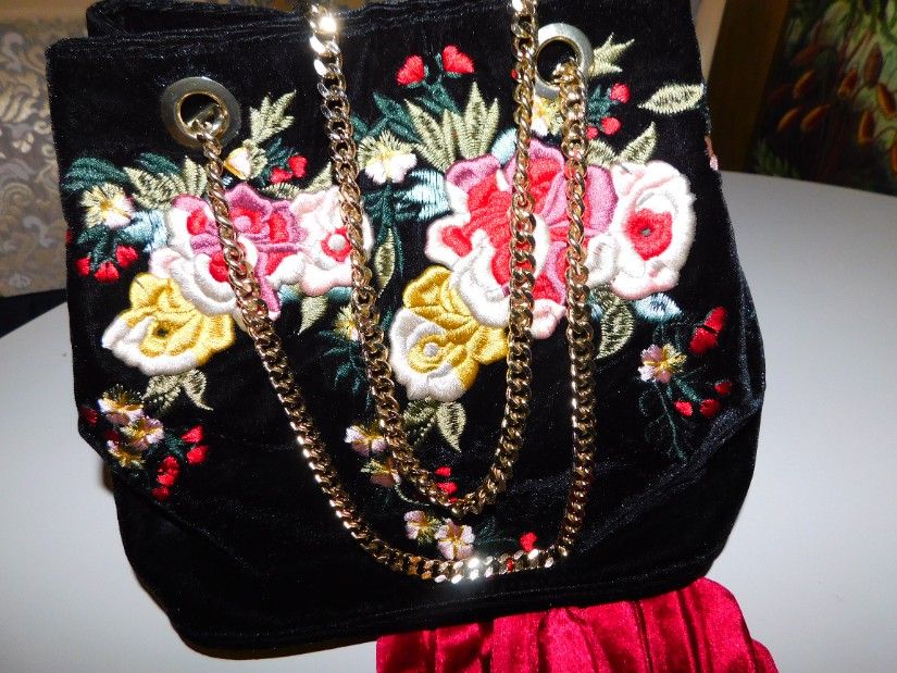 Poseta noua Zara, catifea , brodata, manusi noi catifea asortate