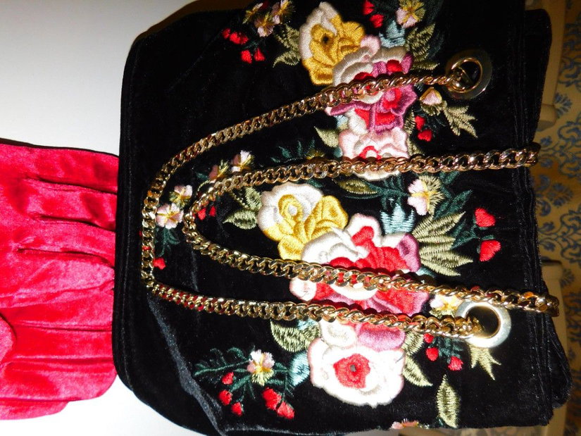 Poseta noua Zara, catifea , brodata, manusi noi catifea asortate