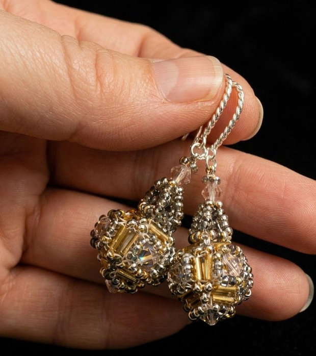 Cercei candelabru cu cristale Swarovski roz, margele japoneze aurii si argintii