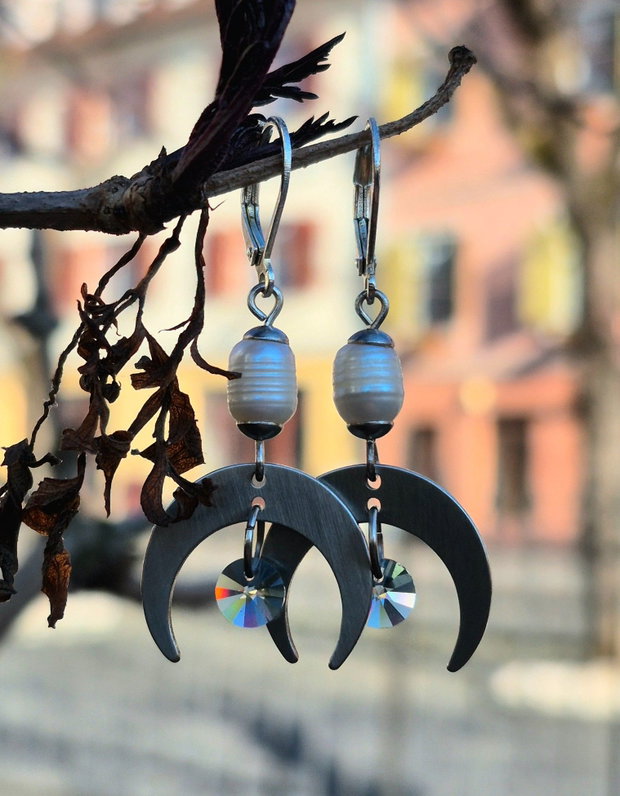 Cercei lungi cu Semilună, perle naturale și Swarovski Elements