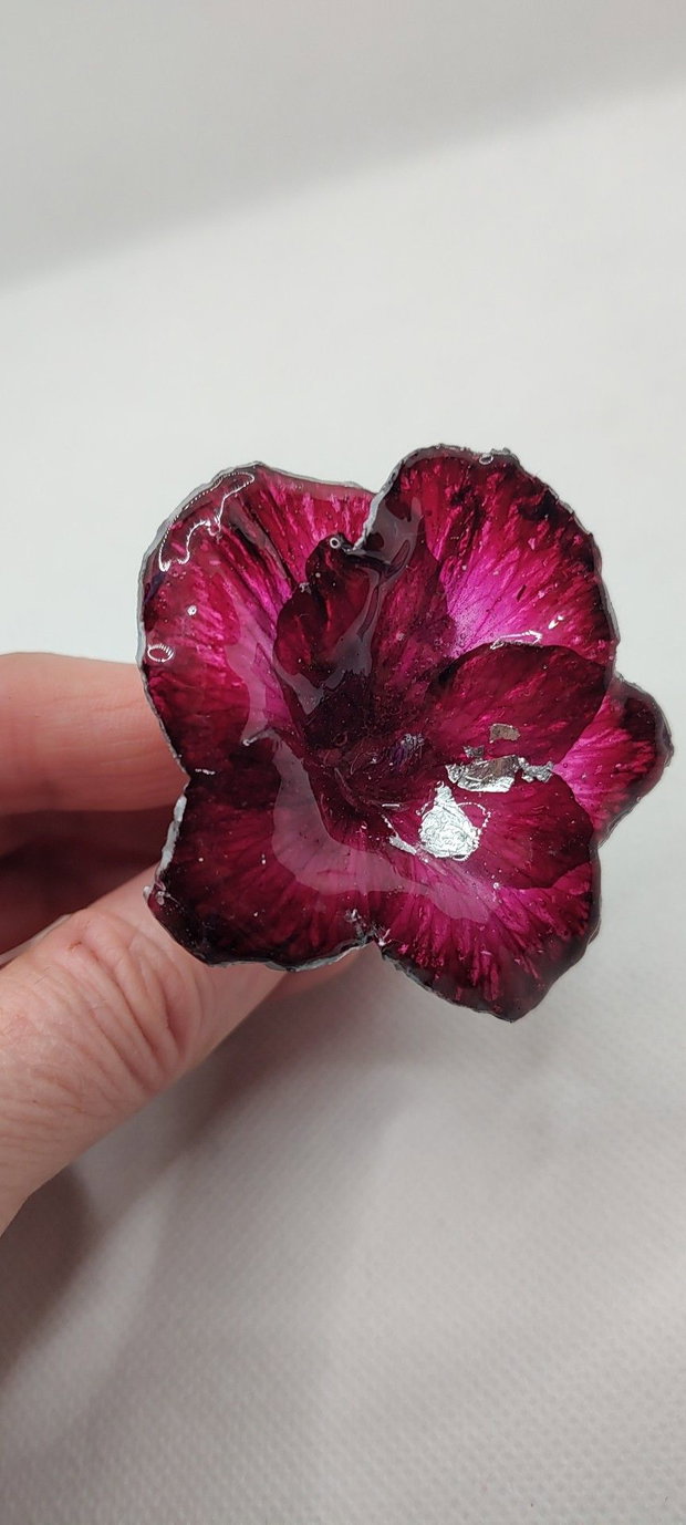 Brosa unicat, brosa floare naturala, brosa muscata