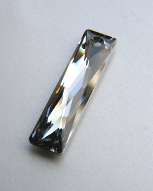 Pandantiv Swarovski - Queen Baguette 38 mm (6465-SINI)