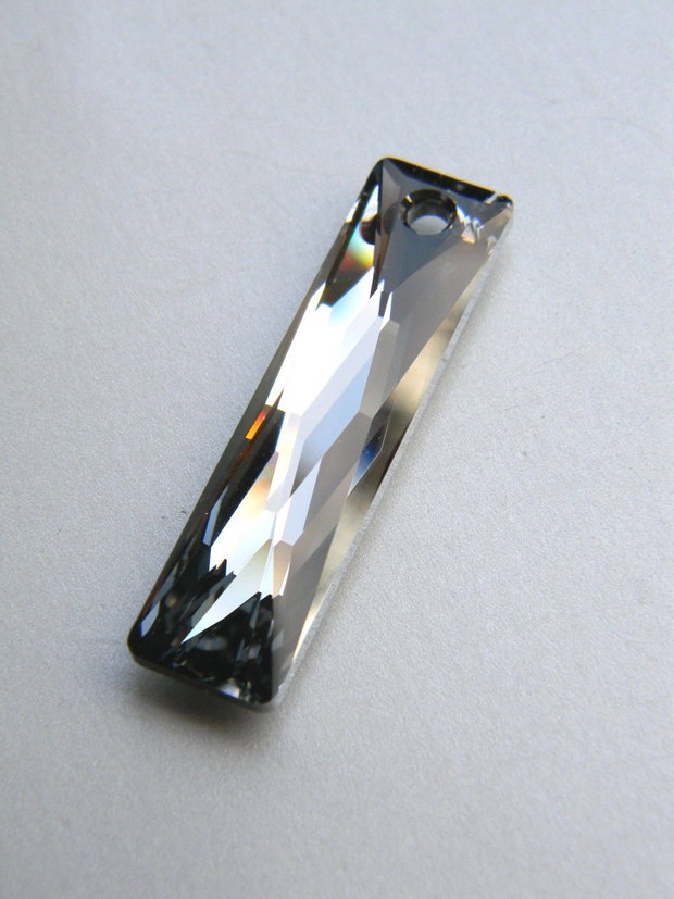 Pandantiv Swarovski - Queen Baguette 38 mm (6465-SINI)