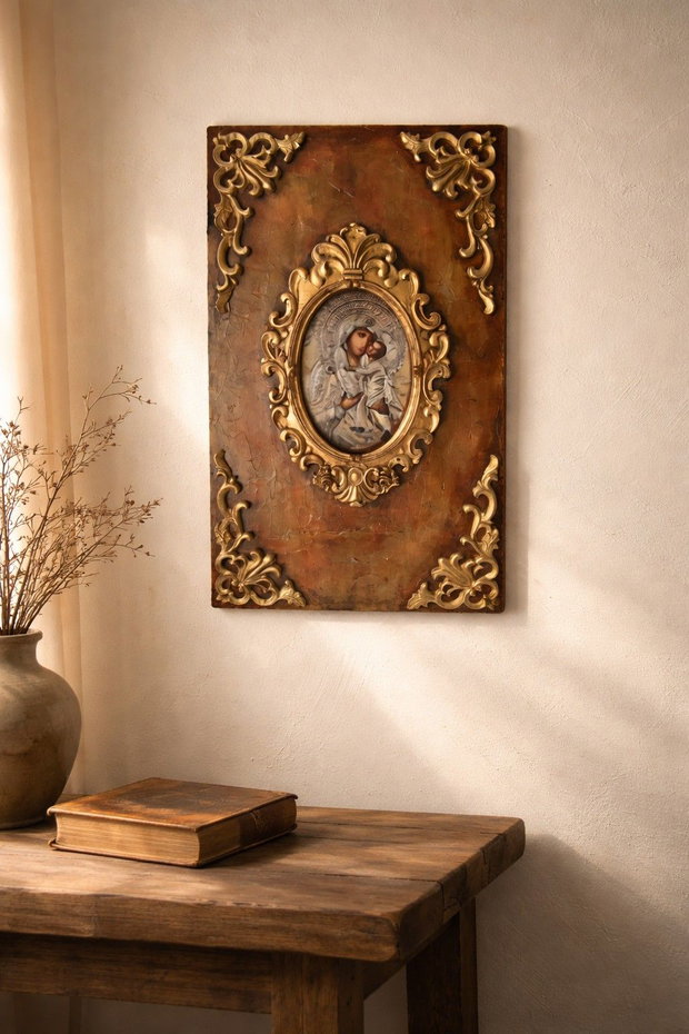 Icoană lucrată manual cu lemn sculptat -O rază de lumină în casă