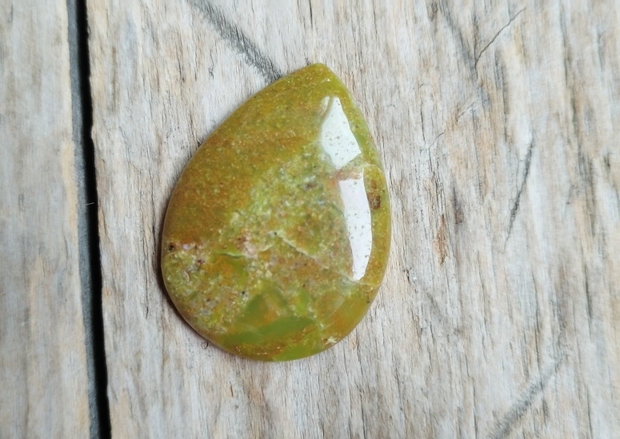 Cabochon opal verde, 34x25 mm