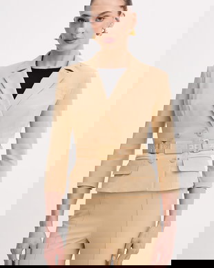 Elisabetta Franchi sacou cu două rânduri de nasturi de damă