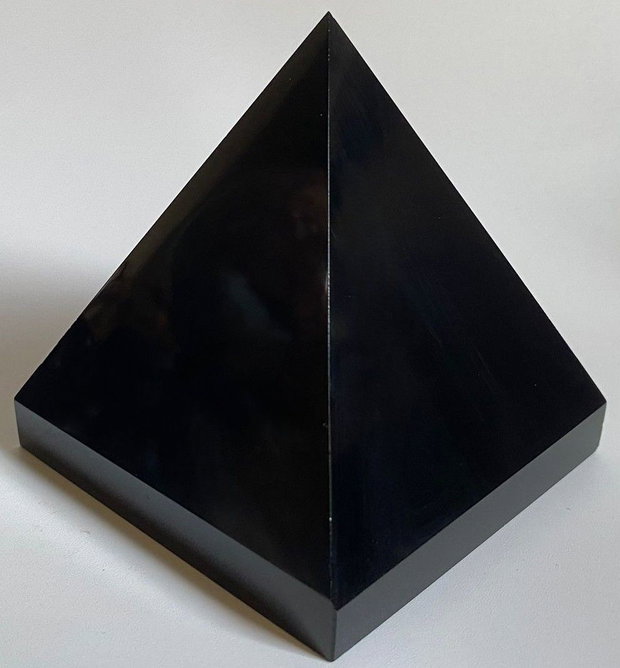Obsidian - Piramida piatra semipretioasa