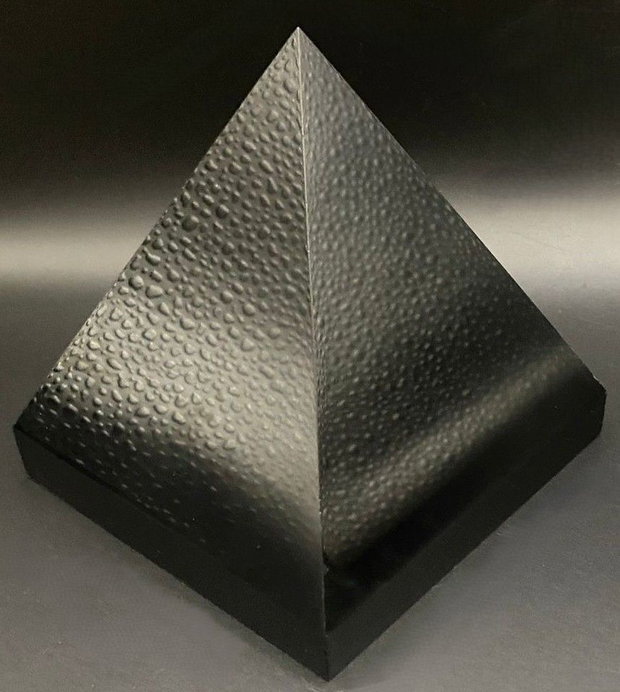 Obsidian - Piramida piatra semipretioasa