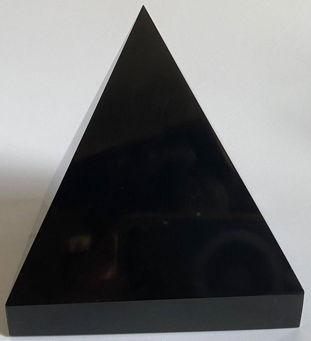 Obsidian - Piramida piatra semipretioasa