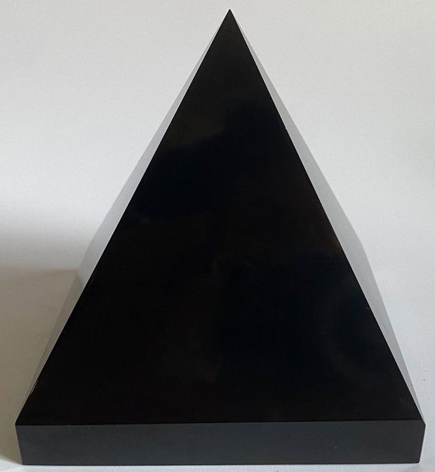 Obsidian - Piramida piatra semipretioasa