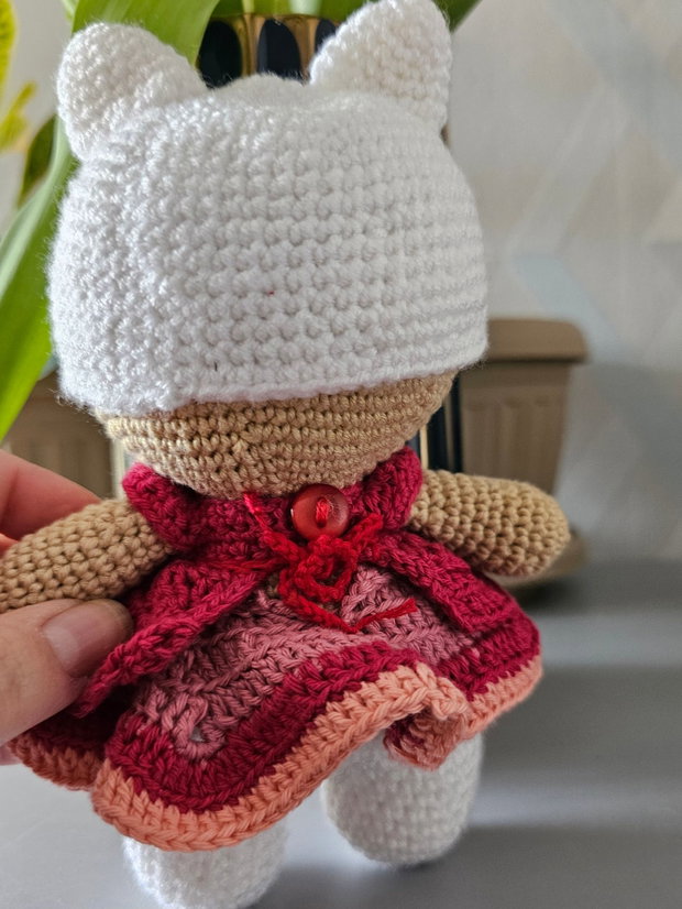 Păpușă  în costum Hello Kitty