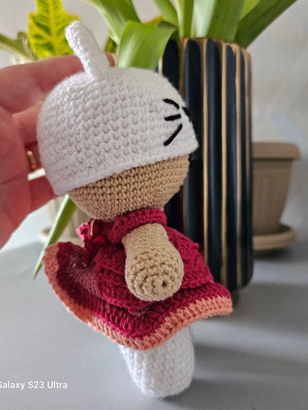 Păpușă  în costum Hello Kitty